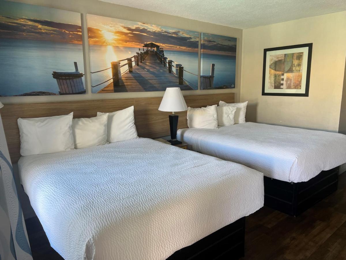 Days Inn By Wyndham St. Petersburg Central Bagian luar foto